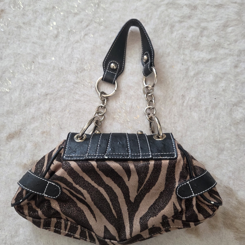 Elegant Zebra Print Shoulder Bag with Black Accents - Picture 2 of 4